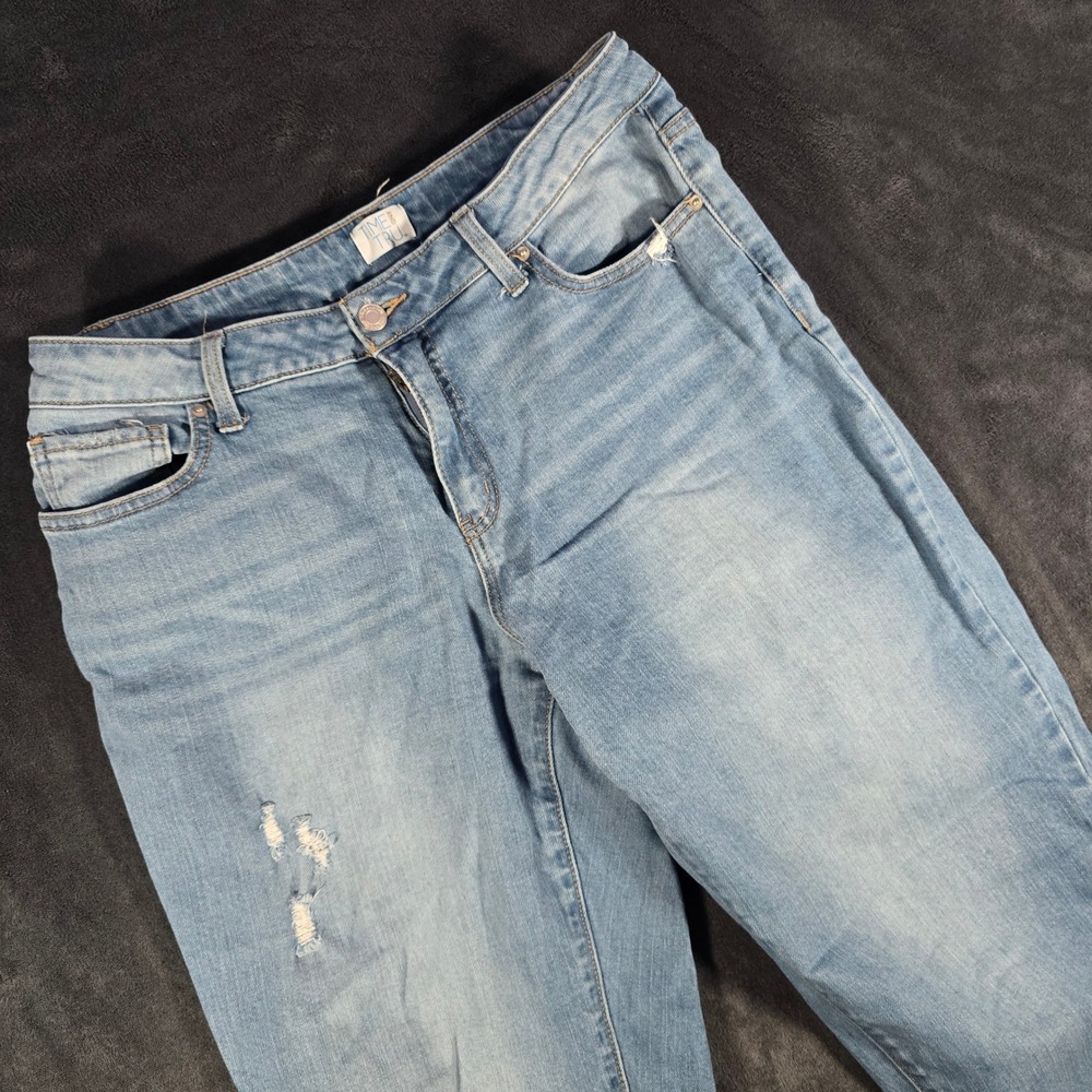 Time and‎ Tru Distressed Denim Jeans Light Wash Casual Everyday Size 10